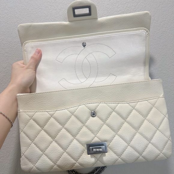 AUTHENTIC Chanel 2.55 reissue 227 White - Picture 8 of 11